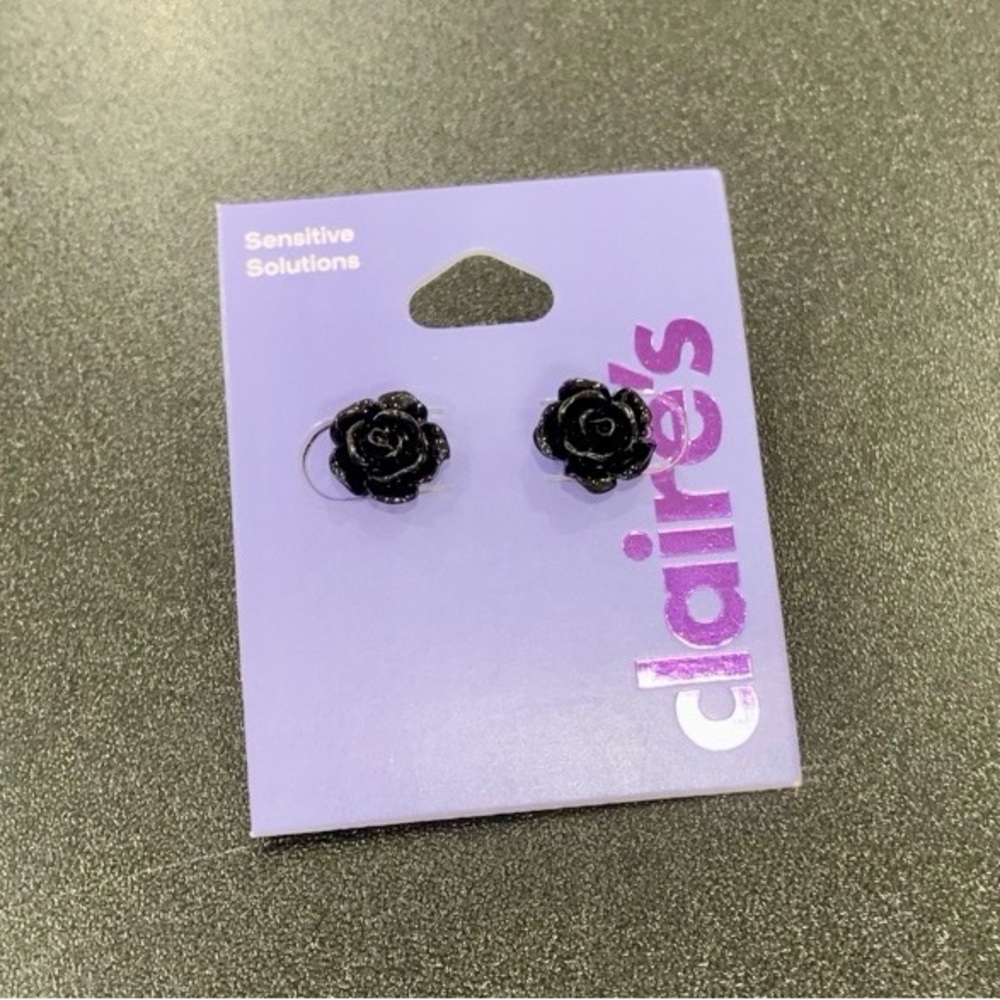 Claire’s Black Rose Stud Earrings